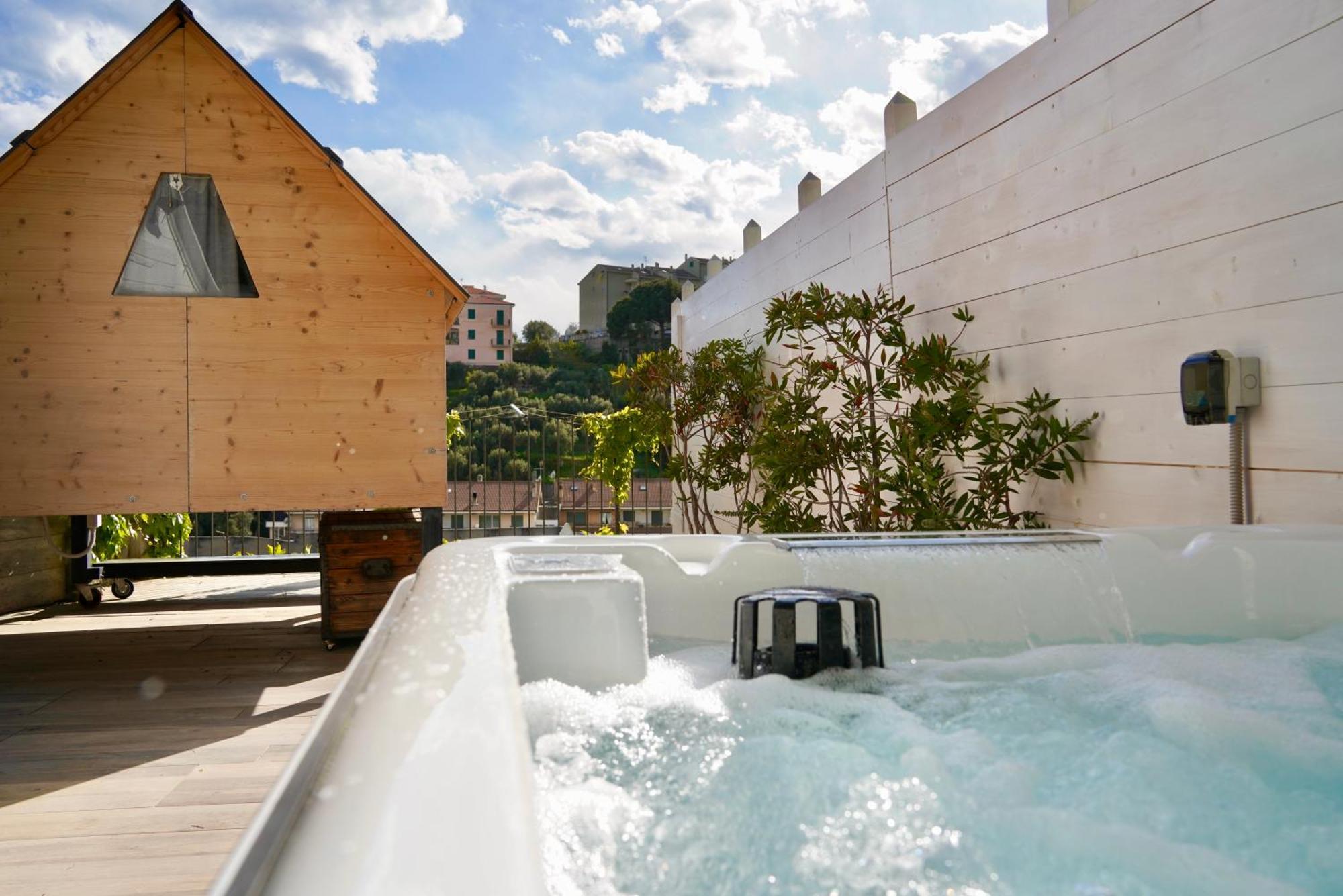 Hotel Starsbox Jacuzzi Privata E Piscina Vista Mare Celle Ligure Exteriér fotografie